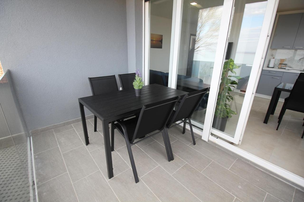 Sunshine Bay Apartment Nin Exterior photo