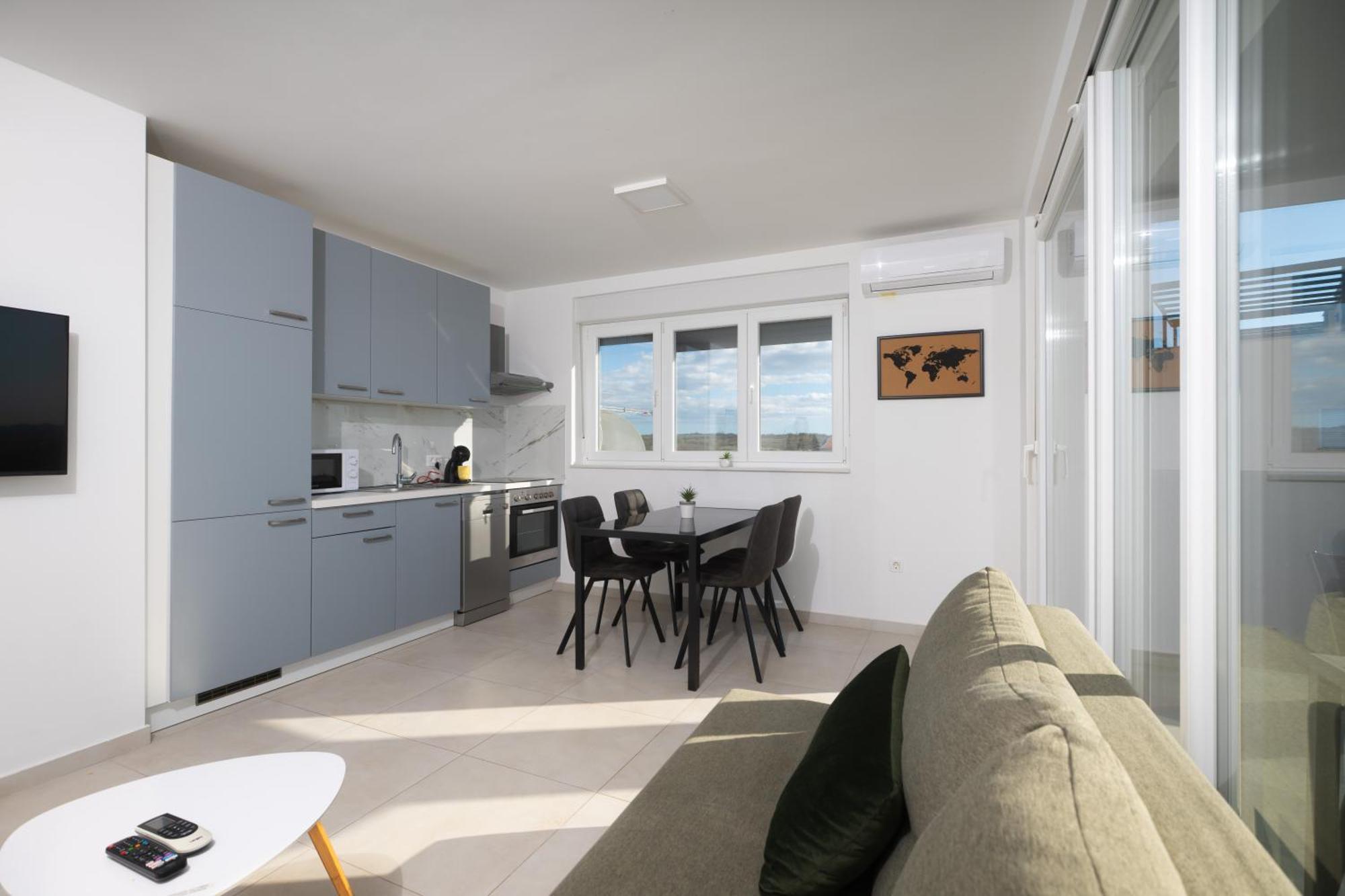 Sunshine Bay Apartment Nin Exterior photo